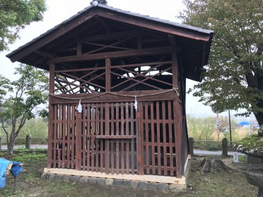 八幡宮土台入替 八幡宮土台入替