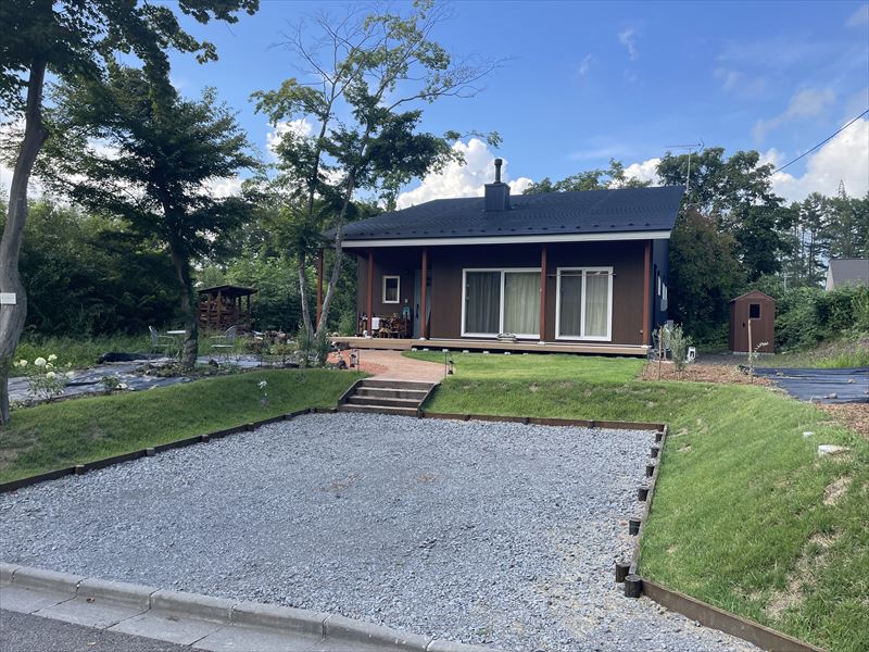 傾斜地を上手に利用した外構レイアウト 御代田町